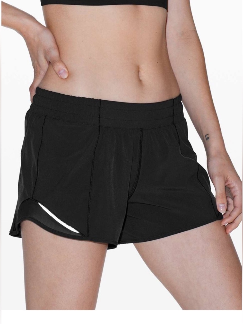 Lululemon Hotty Hot Short II Size 6 Long